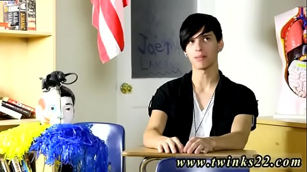 Chico gay musculoso desnudo y sudoroso porno El pobre Jae Landen dice que nunca lo ha hecho