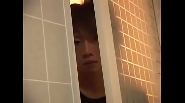 Belle-mère asiatique japonaise montre son bon sexe