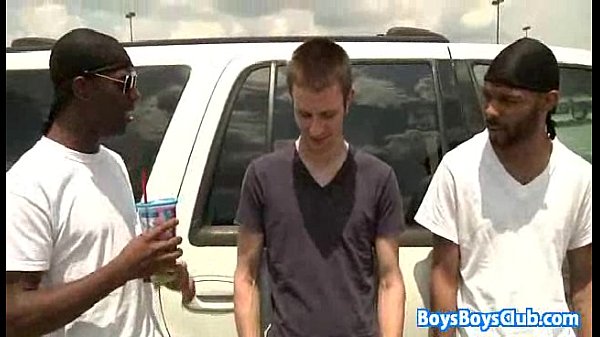 巨大的黑色种马繁殖白人同性恋肌肉男04