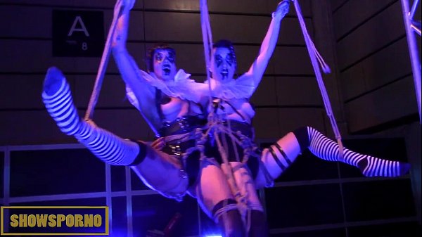 Brünette Pornostars Shibari Clown