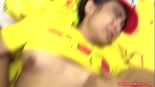 Ladyboy Pokemon Yoyo à cru