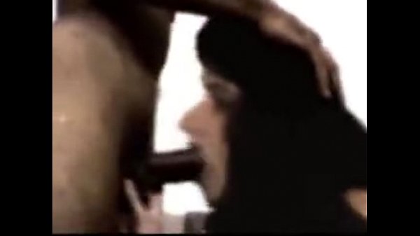 Eine Nuss sprengen (Lillywhite4bm)