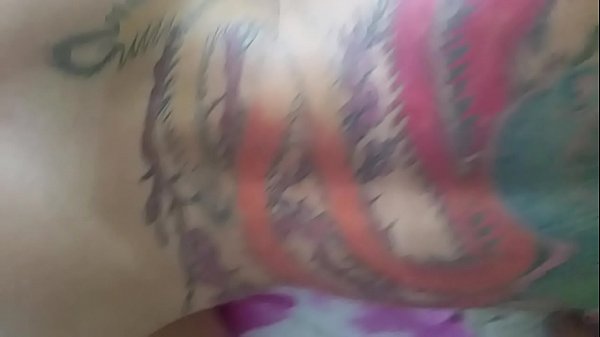 Sabryna gibt dem männlichen Esser ihren Schwanz!