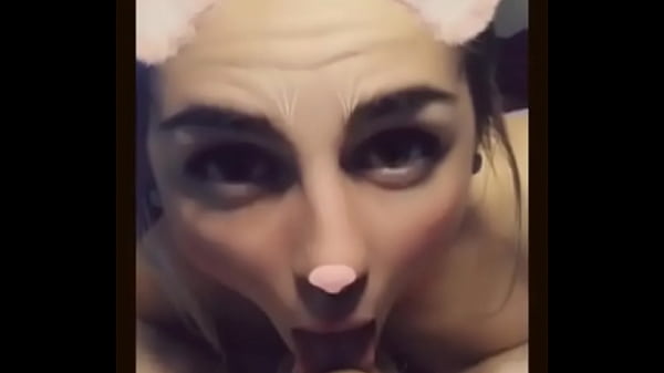 Sie lutscht und wird beim Sex erwischt.