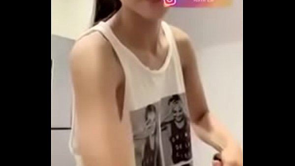 Belle ragazze in vita si scatenano in cucina 18