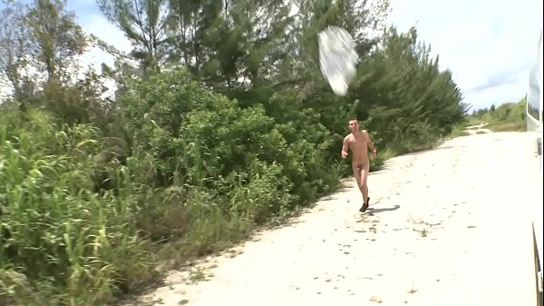 BUS - Steven Ponce recibe una polla racista y heterosexual en su culo