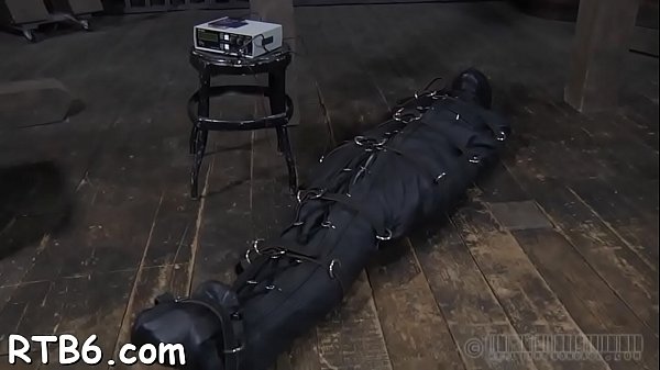 Upside down sweetheart gets her teats clip during hardore sex