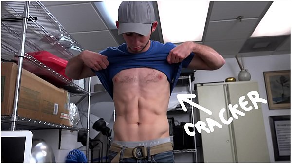 FUCK YOU CRACKER - Il nuovo assunto Toby mostra i suoi addominali, prende un grosso cazzo nero nel culo