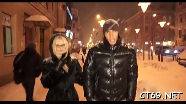 It'_s so obvious that our hot lady wishes to make out so much