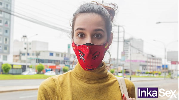 Heißes Teenie-Girl zeigt sich exotisch