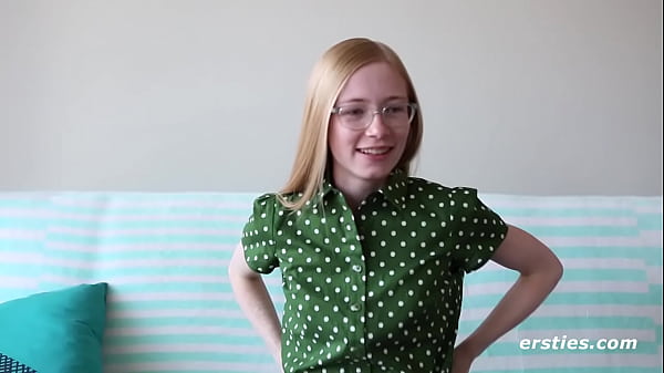 Layla comes over for fingering