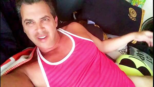 欺骗 Cory Bernstein CorytheModel 在泄露的男性名人角色扮演上床录像带中自慰大鸡巴、手指大屁股并吃精液