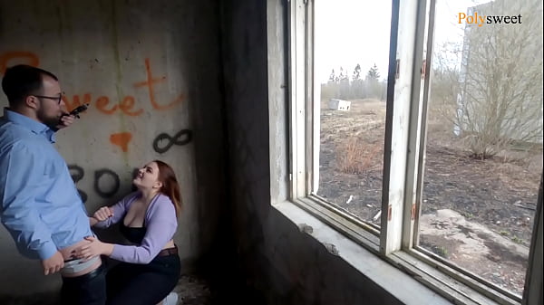 Pintou graffiti e fodeu ao lado de um motociclista (russo, gozada nos peitos)