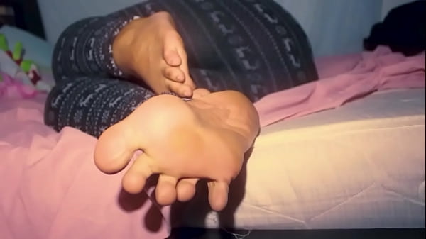 Ebony MILF teasing you with her amazing feet