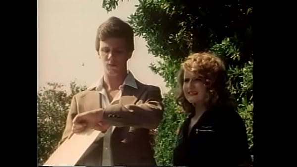 Die junge Blondine möchte unbedingt ihren Traumjob bekommen und hat gute Argumente, um ihren zukünftigen Arbeitgeber davon zu überzeugen, dass sie über alle erforderlichen Fähigkeiten verfügt