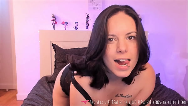 Vends-ta-culotte - La sexy mora francese mostra i suoi nuovi piercing intimi e si masturba - Bad Sexy Girl