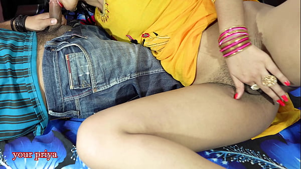 Se folló a la preciosa chica virgen del barrio convirtiéndola en perra en su propia casa. Audio hindi claro