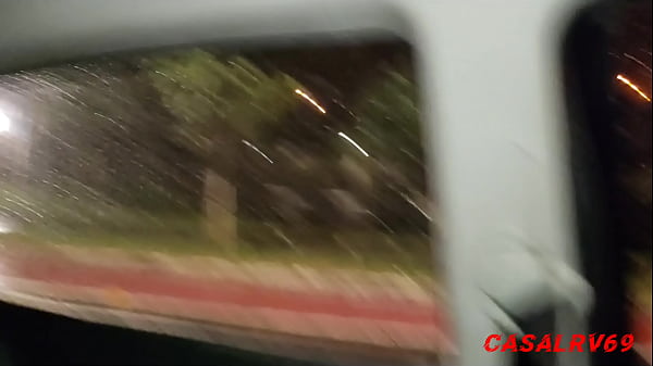 Primeira vez no mirante de Jundia_ pedimos ajuda a um desconhecido para gravar a gente fazendo sexo no meio da rua, o desconhecido foi bem recompensado pela ajuda, o vídeo com o desconhecido no mirante já está disponível_