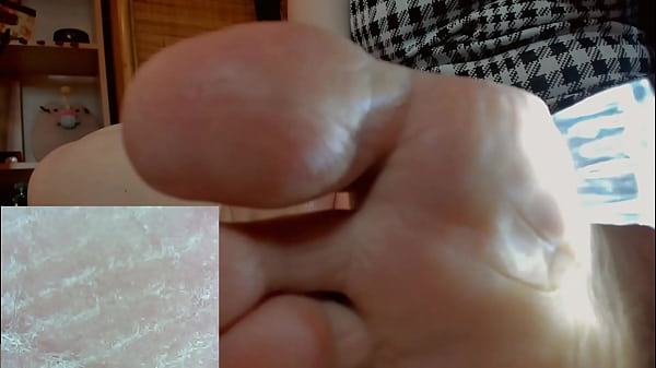 Very close exploration of the feet of your giantess Nicoletta
