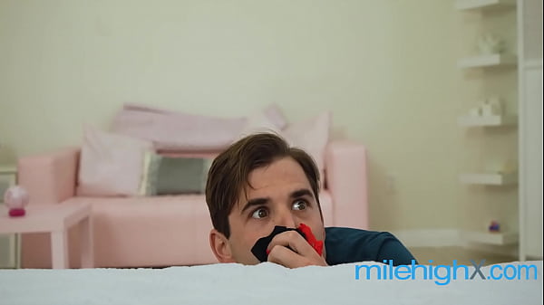 Meine Stiefschwester hat die am besten riechende Vagina