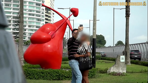 Enorme culo peruviano MILF viene scopata da un ragazzo bianco spagnolo