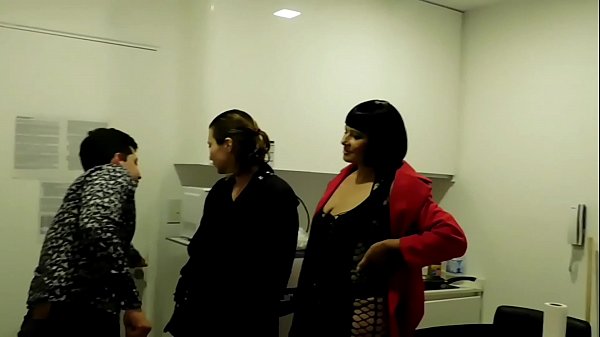 Stellen Sie zwei Huren ein....Geben Sie ihnen und Azoten, die Überraschung gibt ihnen am Ende, Teil 1