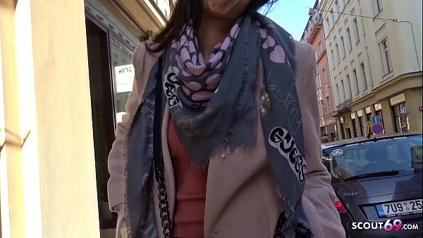 Una calda adolescente calda si diverte - adolescente