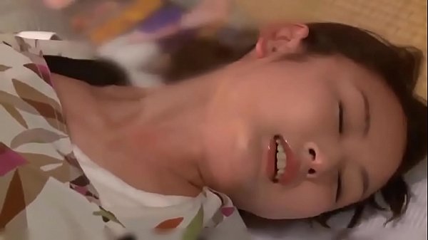 Scopandole la figa con piacere