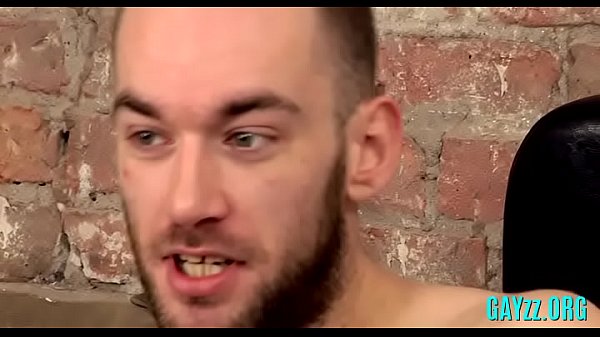 एक कठिन होमो एक्शन में होमो बालक