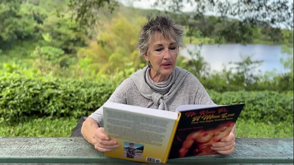 Ich habe viele Anfragen erhalten, ob ich mein Erotikbuch lesen solle – eine Art Geschichtenerzählen in der Bibliothek, als wir dort waren. Ich hasse das ...