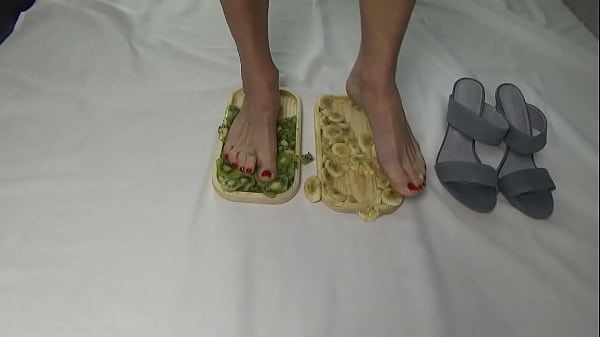 I trample fruits with my feet