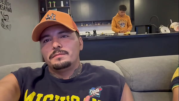 I give my visitors the best attention, I invite them with drinks, water, sucking cock and I also stick my gear stick up their ass.