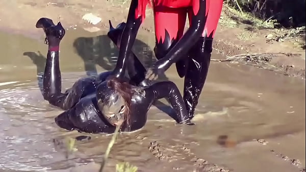 Sehr böse Herrin liebt Heavy! Natursekt, JOI, nass und unordentlich, Bauchnabelfetisch, Latex, FemDom!