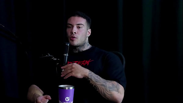 È un mangiatore di donne sposate, non è monogamo, LGBT è il modo migliore per gli uomini, non ha fatto un feticismo di merda, e quando sorprende una giovane ragazza a fare sesso... - Rafinha di CREF (GUARDA: SHEER/RED)