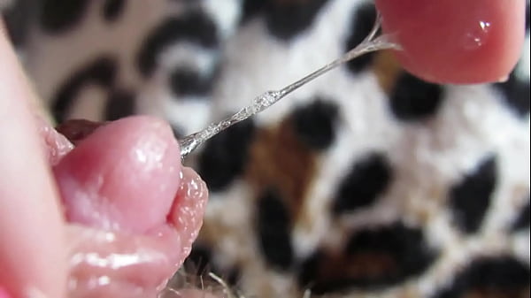 Primo piano dell'enorme orgasmo del clitoride