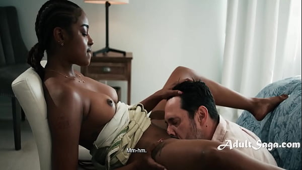 Beau-père surpris en train d'espionner la petite adolescente noire Destiny Mira puis la baise durement - Destiny Mira