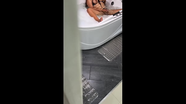 HORNY MILF WITH HUGE ASS IS GAZED BY HER PERVERT STEPSON WHILE MASTURBATING IN THE SHOWER