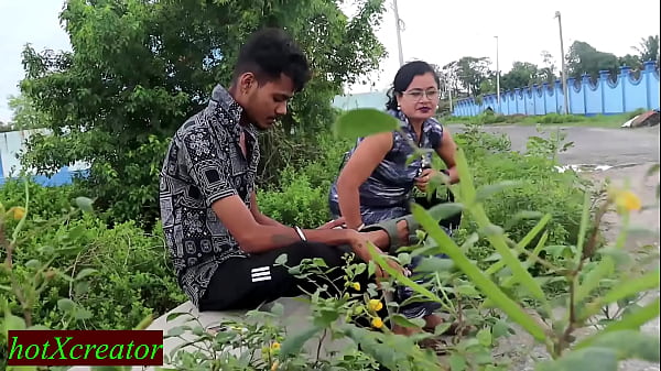 Wildes Teenie-Girl hat sexy Spaß