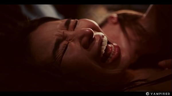 3D Anime Horror Hot Lesbian Vampires Live Action - Une fille asiatique rentre à la maison envahie par un vampire en chaleur aux gros seins