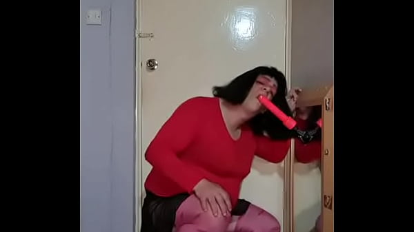 qualcuno, per favore, fa una bella scopata al culo della mia femminuccia, così posso farmi un buon assaggio dal culo attorno al tuo cazzo con 2 segaioli che votano contro