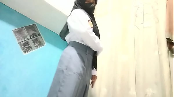 High school student fucks boyfriend when he comes home from school