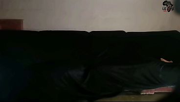 La scuola è finita, la ragazza è andata male. Sborra su una ragazza adolescente