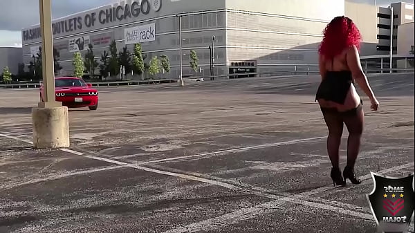 Culo oleoso e rimbalzante! La figa maggiore di Roma scopa una rossa spessa e rossa!