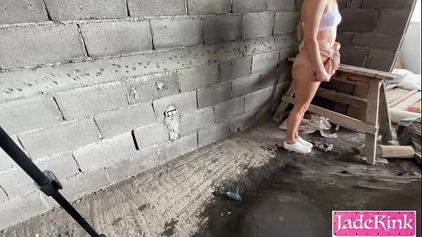 We fucked in a under construction site while no one'_s watching