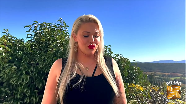 Alysha, blonde voluptueuse qui adore les gorges profondes...