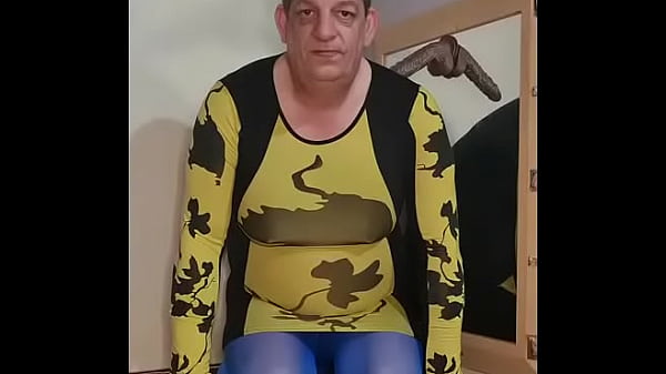 en tant que poule mouillée travestie, ferais-tu ça pour moi et réaliserais mes rêves avec le branleur avec 1 voix contre