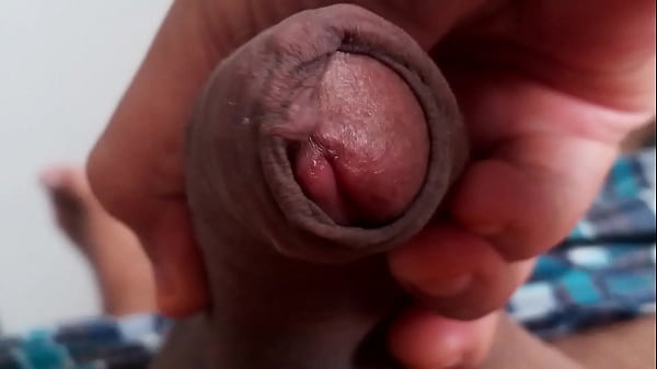 Mec potelé se branle et mange son sperme. 21 octobre 2025.