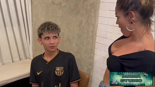 Mama Studio in: Ho scopato la mia matrigna cattiva così non ha detto a mio padre che mi ha sorpreso a guardare un porno all'ora di cena