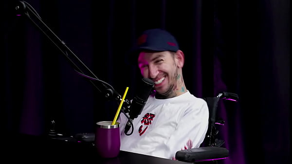 Il n'avait pas prévu de se lancer dans la comédie, il est diplômé en psychologie, on pense que les personnes handicapées n'ont pas de relations sexuelles, il a reçu des menaces, et ceux qui ne le comprennent pas... - Biel do Olhar sob roda - (À REGARDER : SHEER/RED)