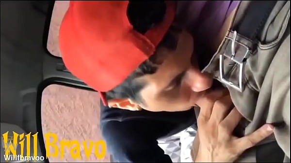 प्रदर्शनवाद- कब्रिस्तान के पीछे सड़क पर ड्राइवर की हॉट ममाई